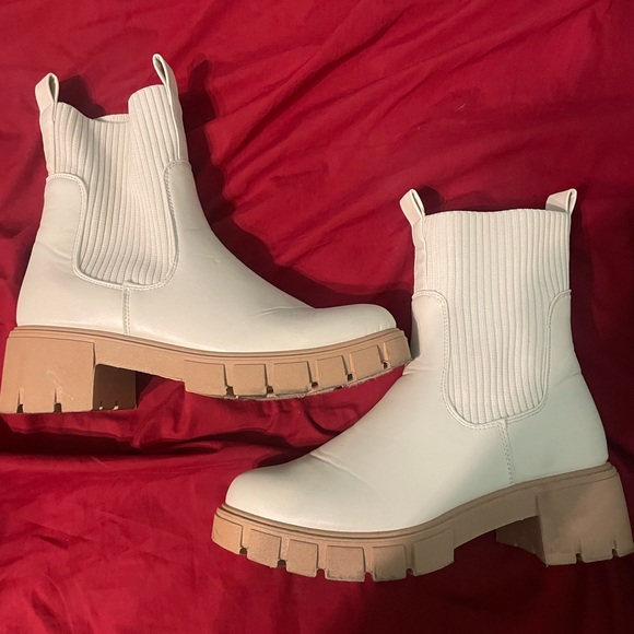 COPY - Women’s booties - Picture 1 of 4